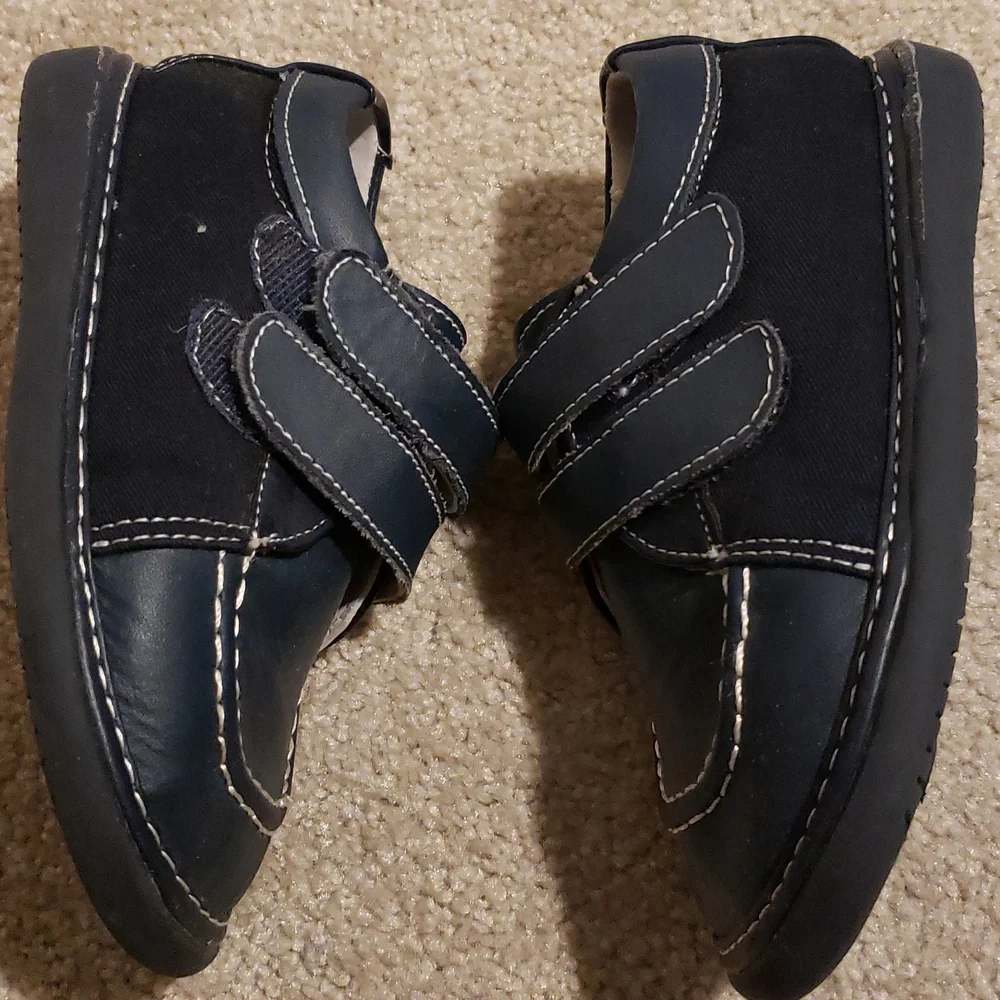 Navy 11 wee squeak shoes boy
